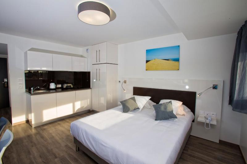 Superior Studio 1-2 Persons (Double Bed) image 4