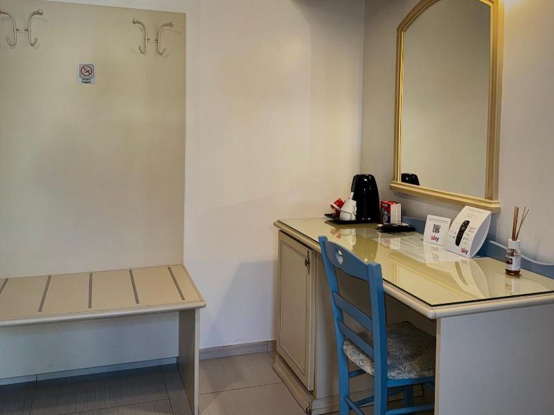 Double Room with Garden View image 2