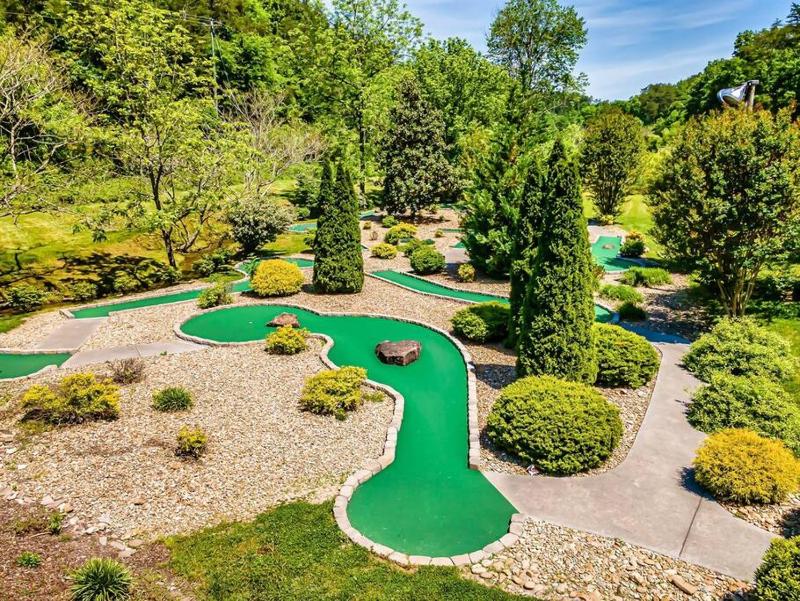 Mountain Views & Mini Golf - image 32