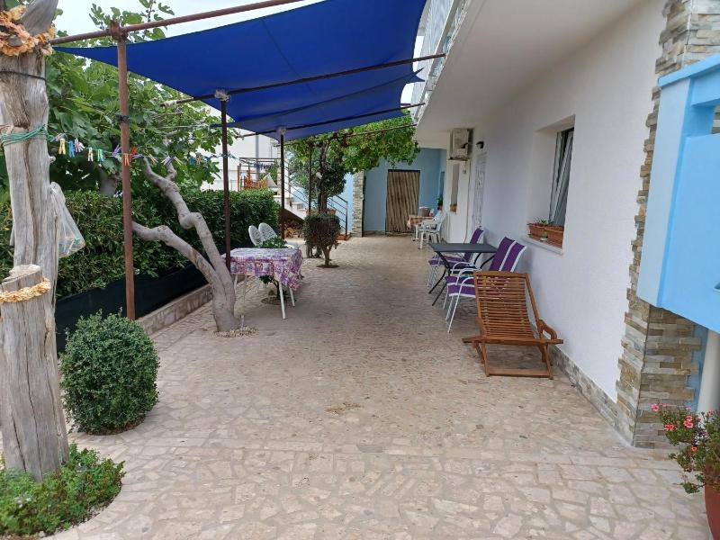 Apartments with parking space Pag - 6325 - image 3