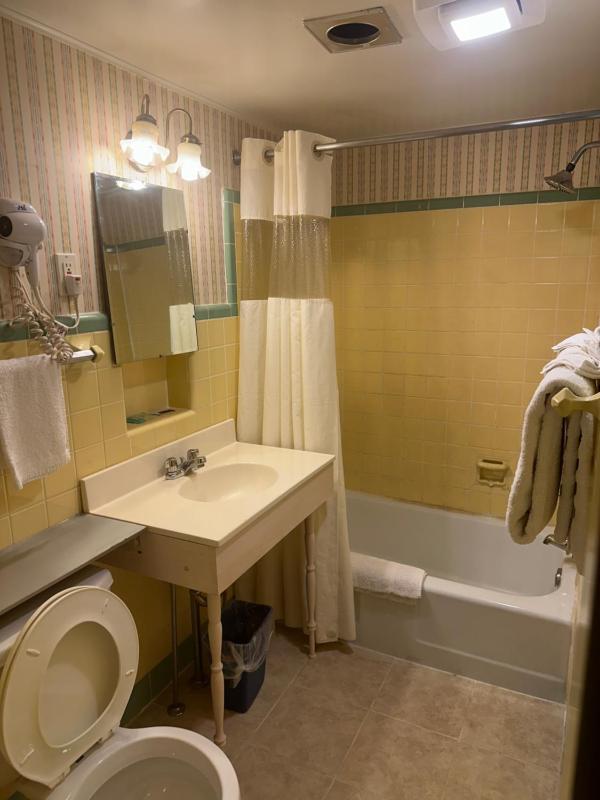 Double Room with Two Double Beds image 2
