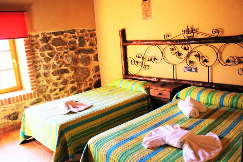 Twin Room image 2