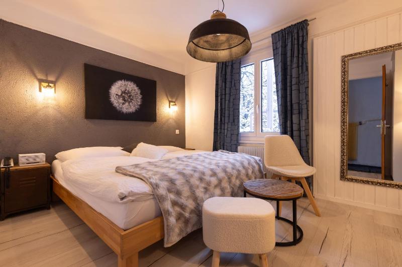 Double Room with Balcony image 3