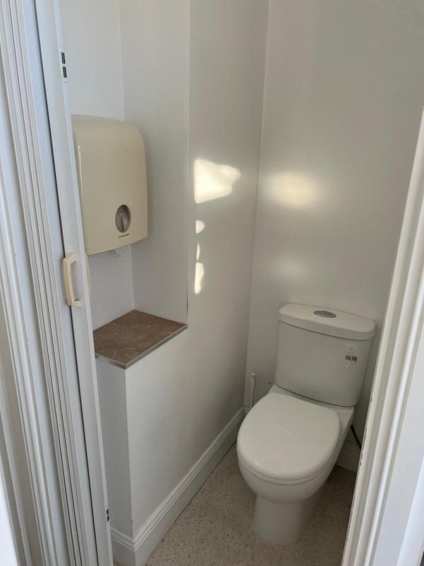 Bed in Mixed 5-Bed Dormitory Room with Private Bathroom image 3