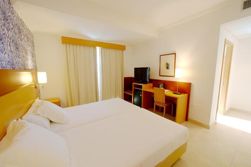 Double or Twin Room with Spa Access in Hotel Galatea image 2
