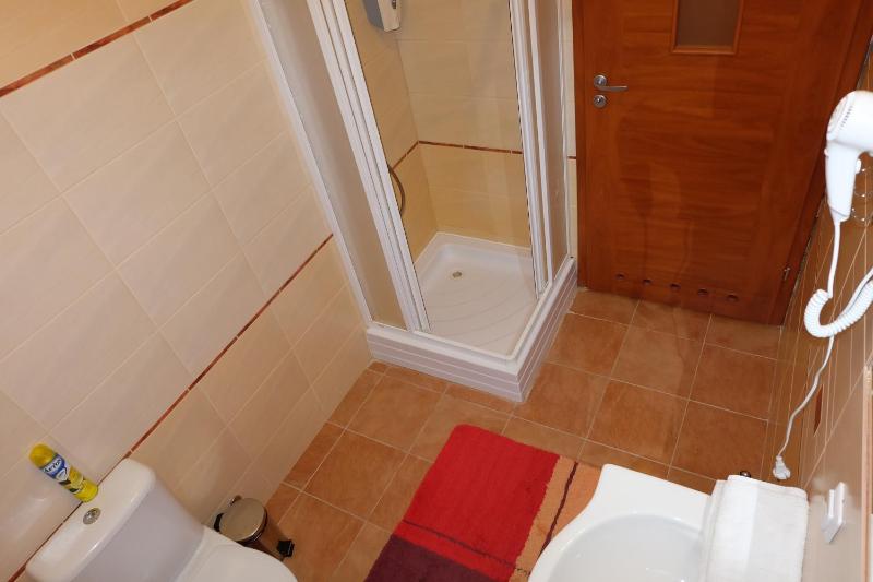 Deluxe Triple Room image 3