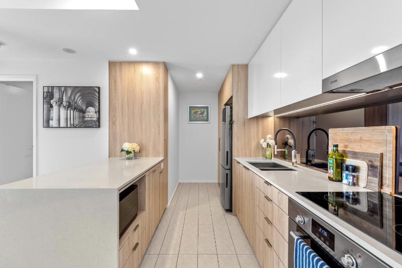 City Living! 1Bed/1Bath/Pool - image 15