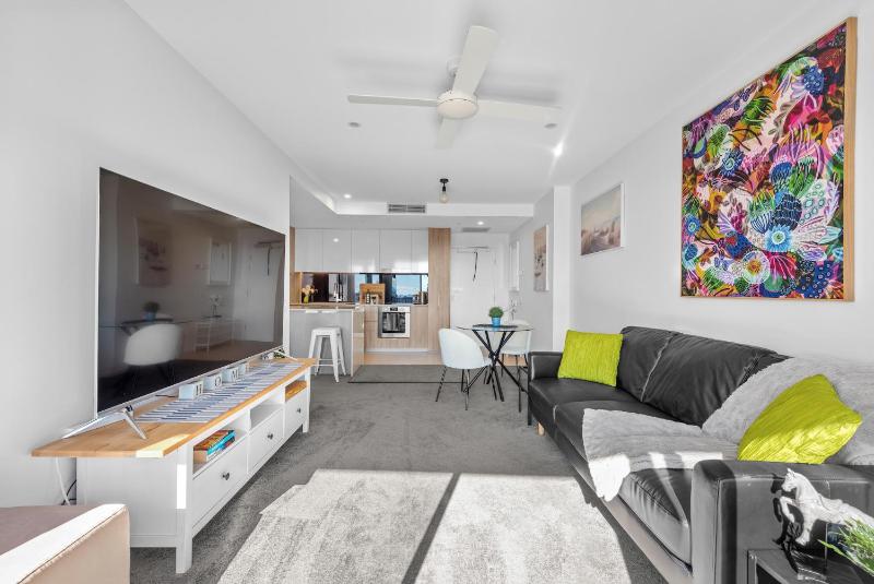 City Living! 1Bed/1Bath/Pool - image 8