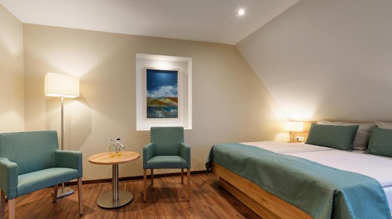 Standard Double Room image 4
