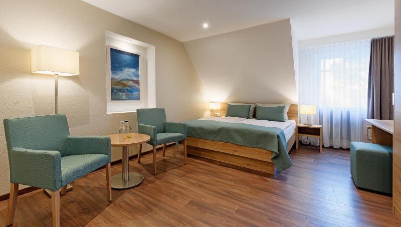 Standard Double Room image 3