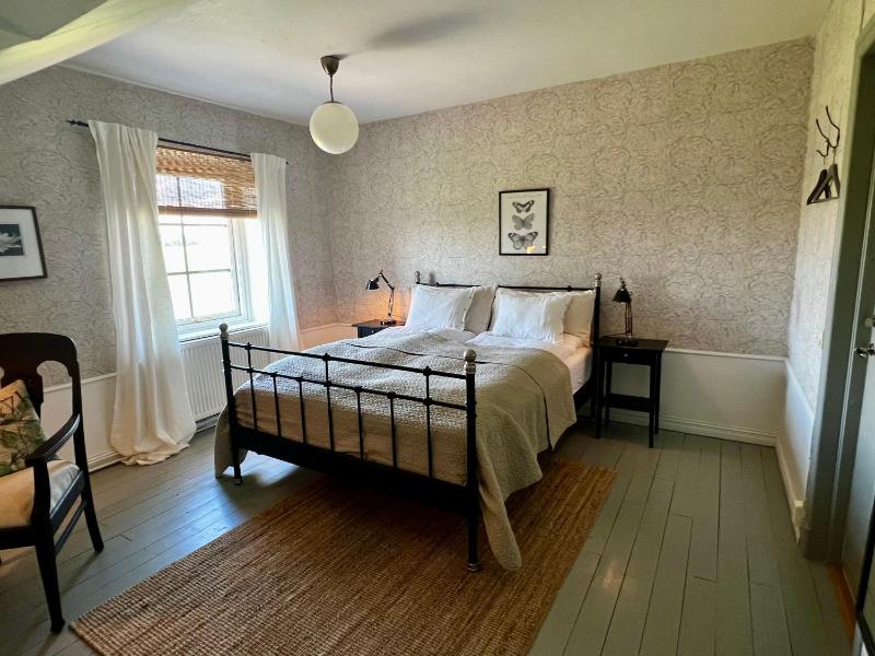 Small Double Room image 4