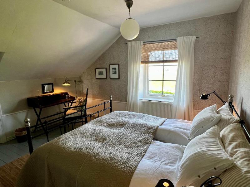 Small Double Room image 1