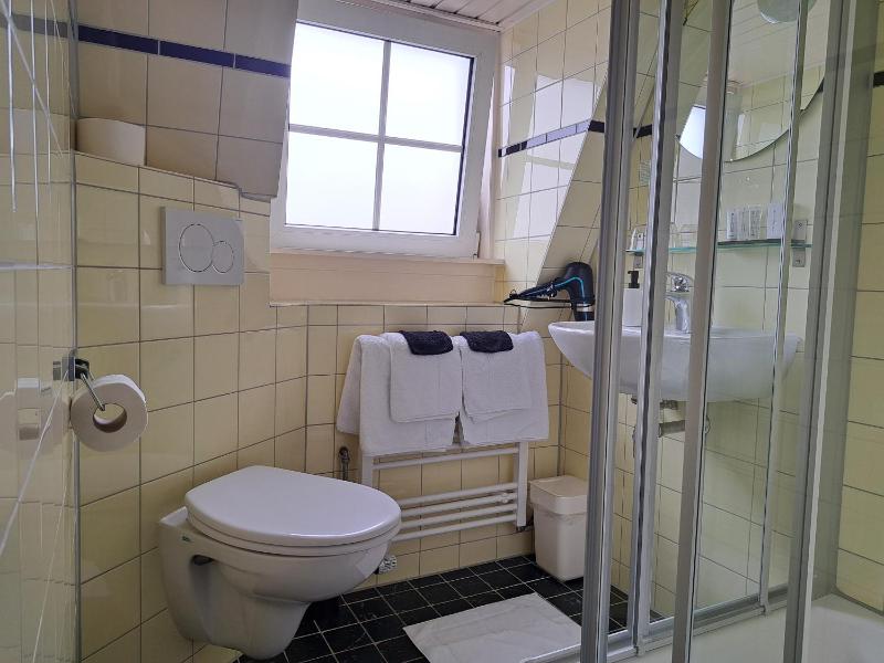 Double Room image 3