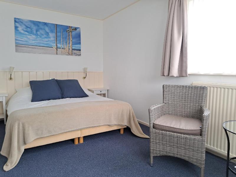 Double Room image 4