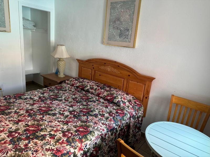 Queen Room image 3