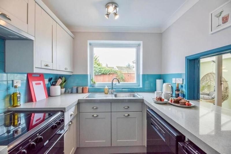 Beautiful Aldeburgh Coastal Getaway - image 8