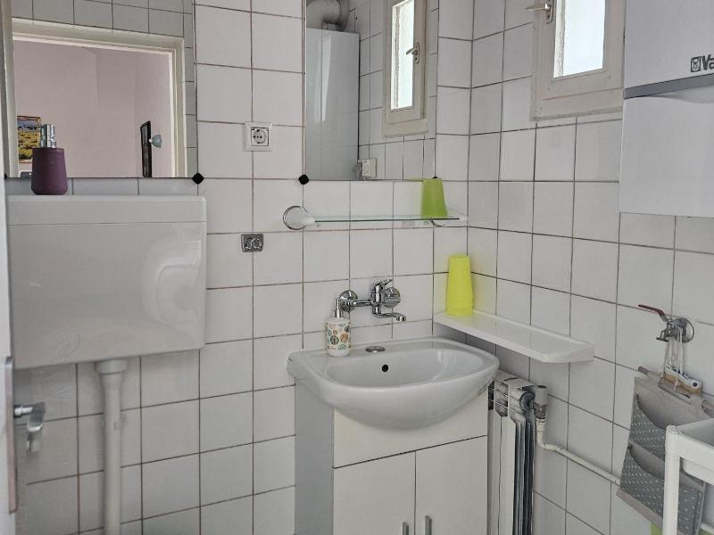 One-Bedroom Apartment image 2