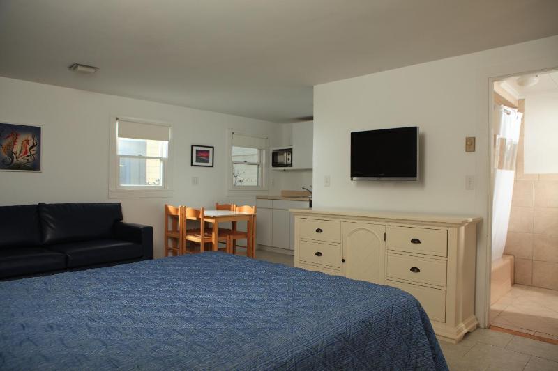 Standard Queen Room with Sofa Bed image 2