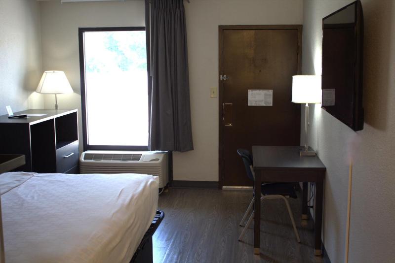 King Room - Accessible/Non Smoking/Ground Floor image 3