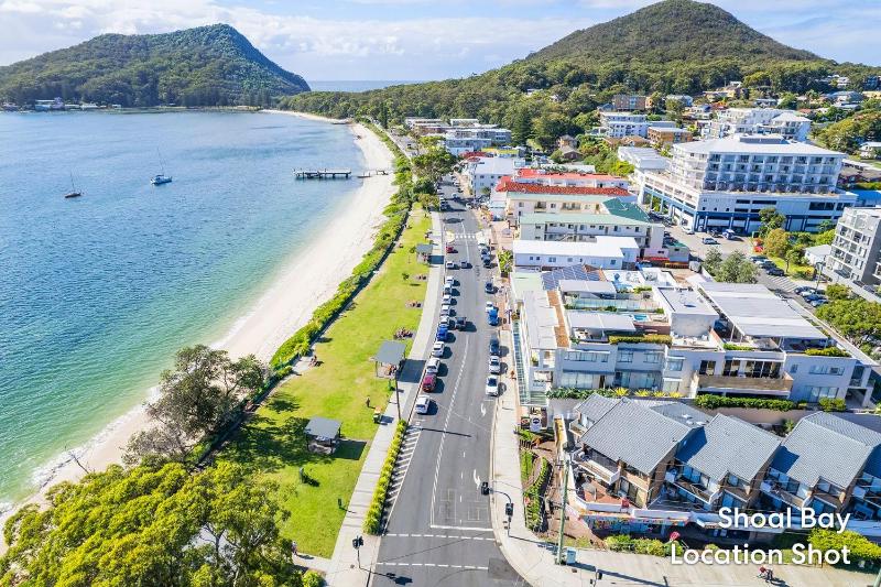 Sandy Shoal Shoal Bay Beach Cottage with aircon - image 9