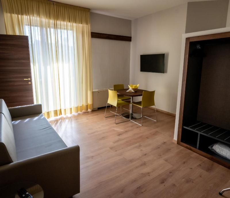 One-Bedroom Apartment with Sofa Bed (3 Adults) image 4