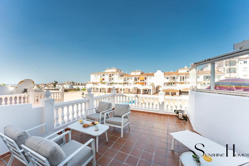Fancy 2BR Retreat Pool Parking Wonderful Views - image 1