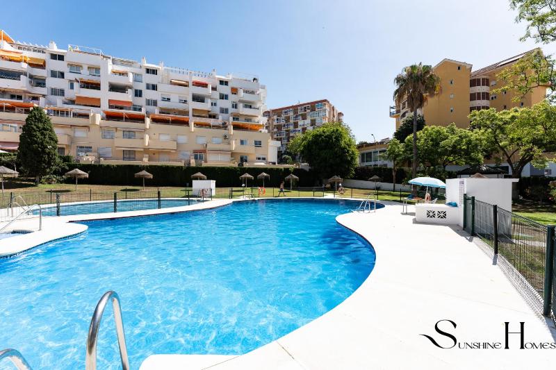 Fancy 2BR Retreat Pool Parking Wonderful Views - image 18