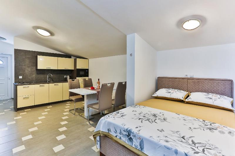 Shanti apartments - image 15