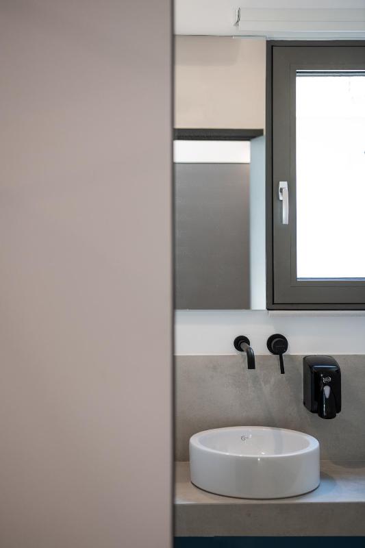 Twin Room with Private Bathroom image 3