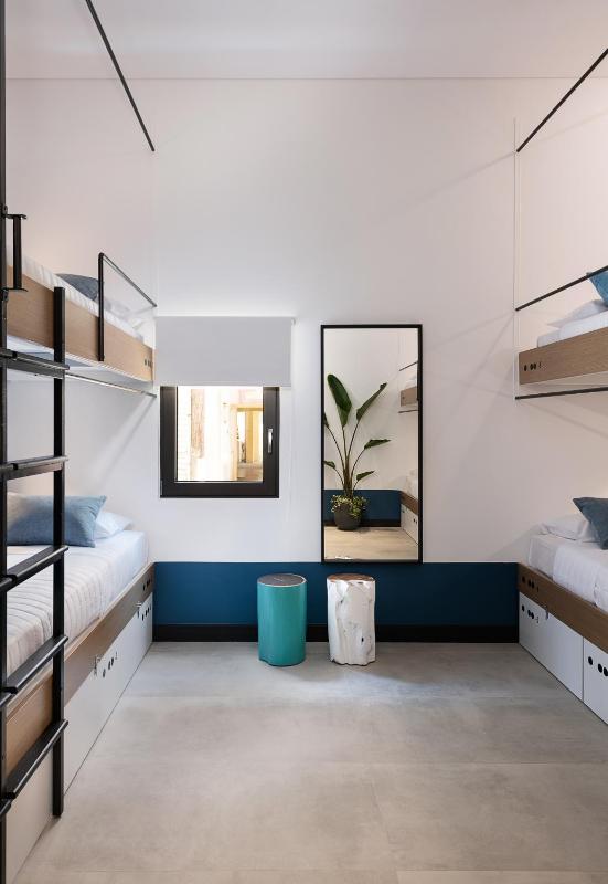 Bed in 8-Bed Mixed Dormitory Room image 1