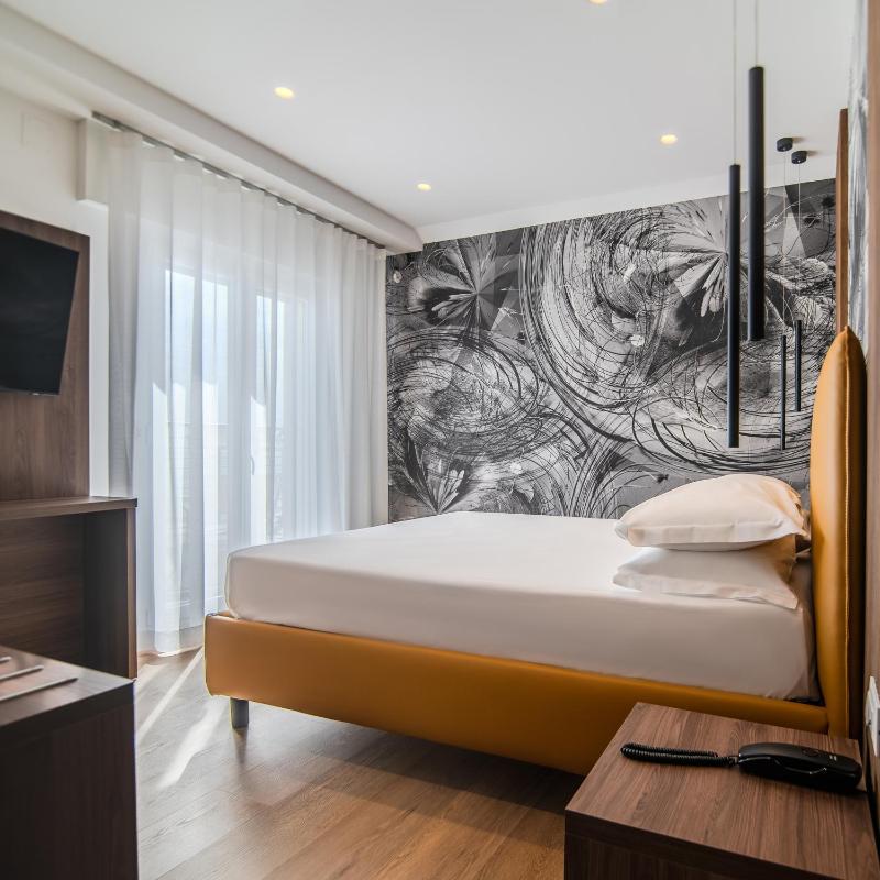Superior Double or Twin Room with Sea View image 1