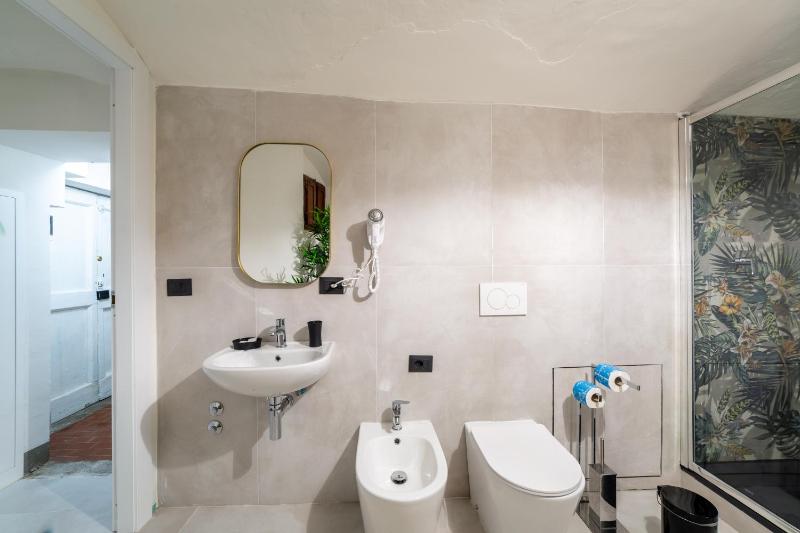 Double Room with Private External Bathroom image 2