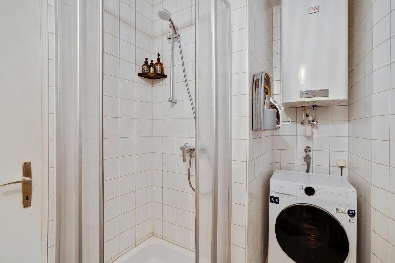 Boho Design Altstadt Studio - AC & Free Parking by HERO HOMES Graz - image 4