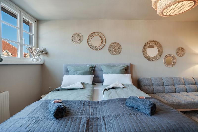 Boho Design Altstadt Studio - AC & Free Parking by HERO HOMES Graz - image 12