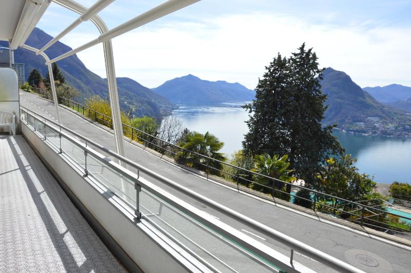 Two-Bedroom Apartment with Lake View image 4