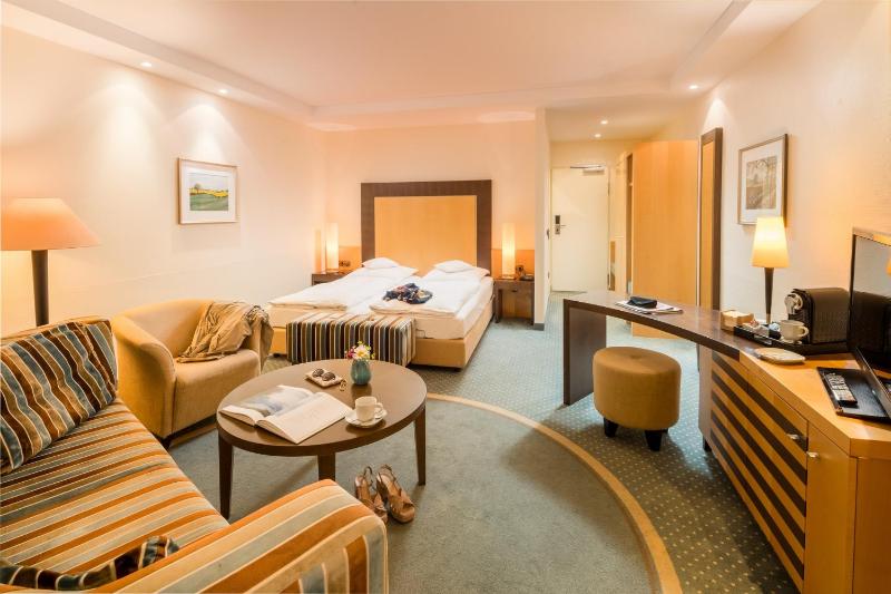 Deluxe Room image 1