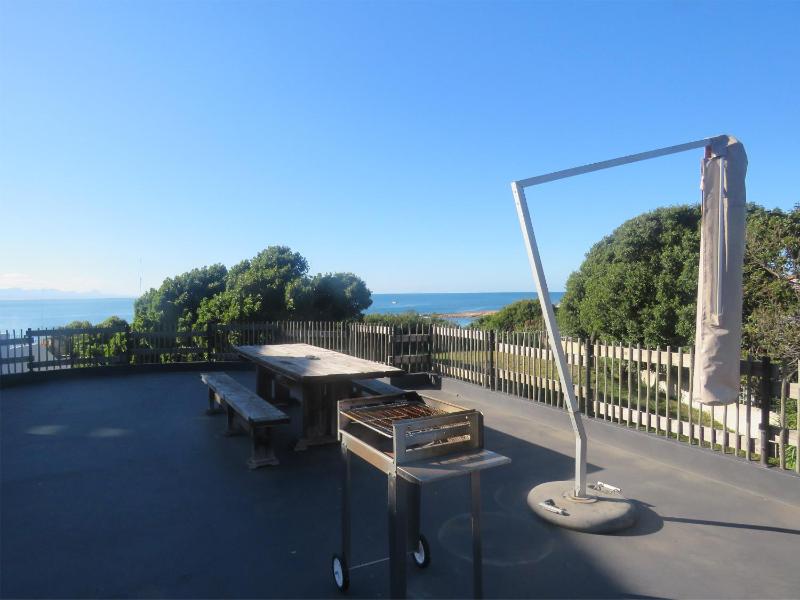 Millrock Beach House - image 9