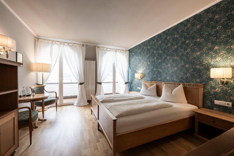 Classic Double Room image 1