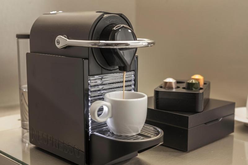 Deluxe Double Room image 2