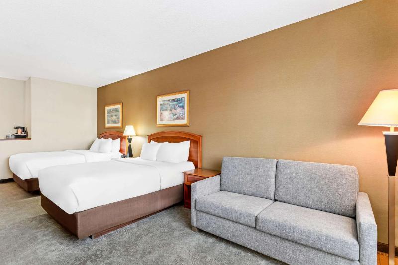 Queen Suite with Two Queen Beds - Non-Smoking image 3