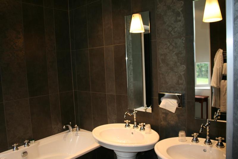 Double Room image 1
