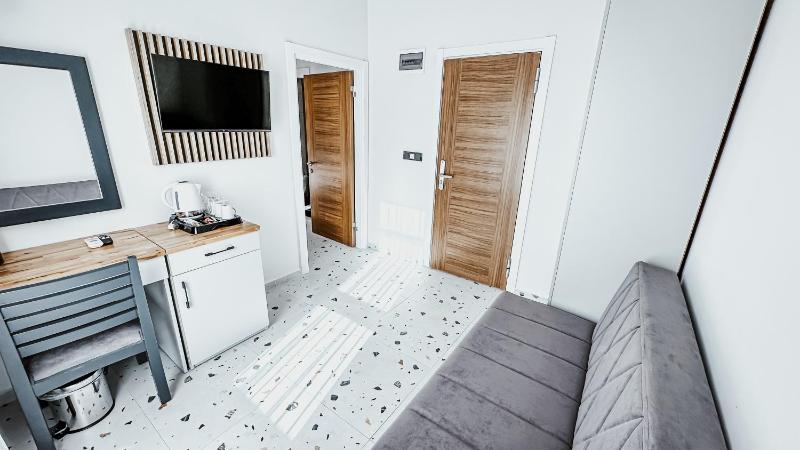 Junior Suite with Balcony image 3