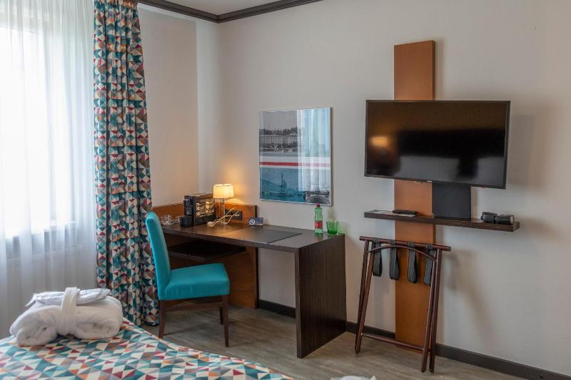 Comfort double room with twin beds image 4