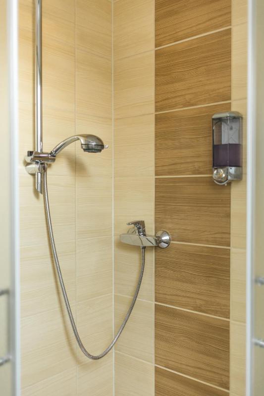 Twin Room image 4
