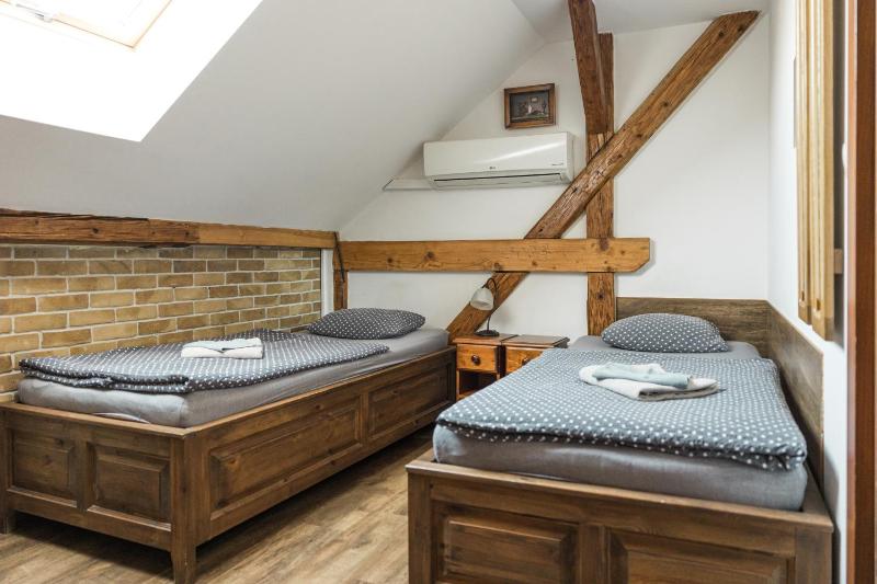 Twin Room image 1