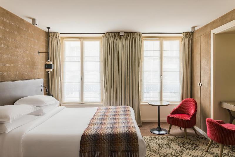 Deluxe Double or Twin Room image 1