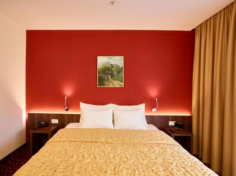 Studio with Terrace image 1