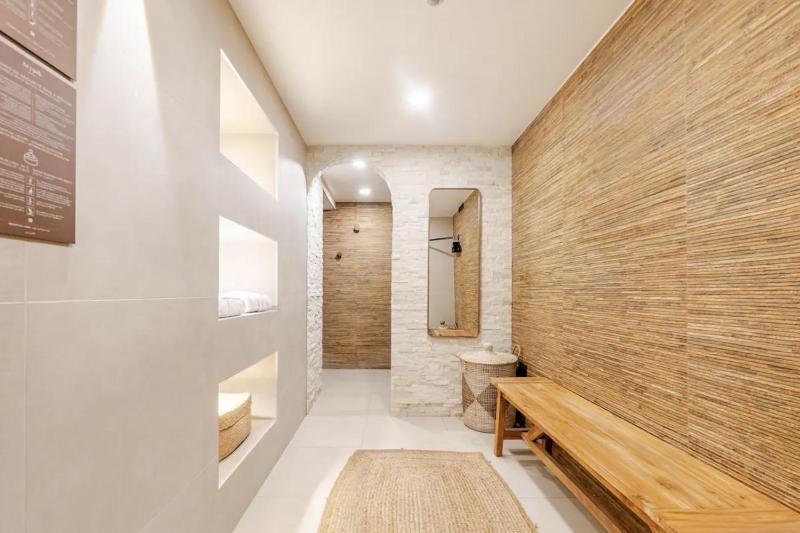 Double Room with 45mn private spa access image 2