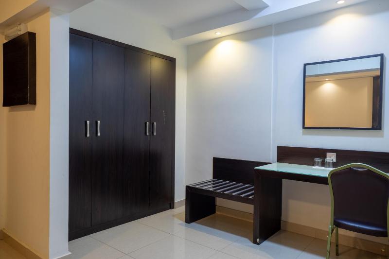 Double Room image 3