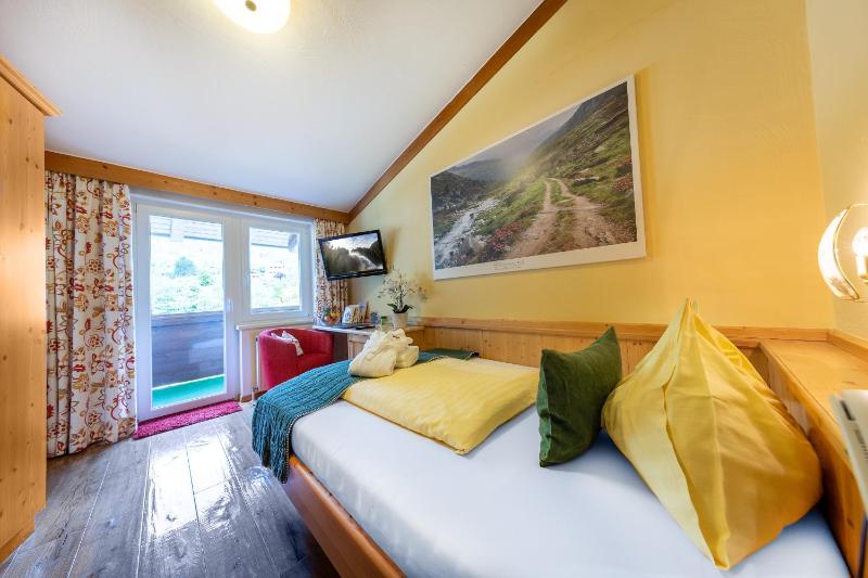 Single Room with Balcony image 3